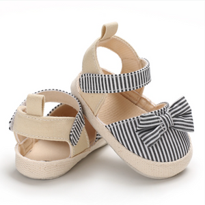 Baby / Kleinkind Mädchen Bowknot Dekor gestreiften Klettverschluss Sandalen