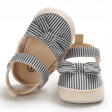 Laden Sie das Bild in den Galerie-Viewer, Baby / Kleinkind Mädchen Bowknot Dekor Gestreifte Klettverschluss Sandalen
