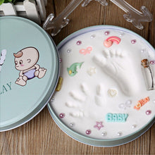 Laden Sie das Bild in den Galerie-Viewer, Baby Handprint/ Footprint Kit colour mud Baby Souvenirs
