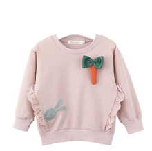 Laden Sie das Bild in den Galerie-Viewer, Girl's Rabbit rosa Sweatshirt

